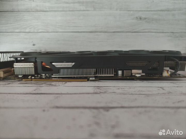 AMD Radeon R9 280X Gigabyte видеокарта