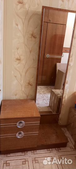 Тумба с зеркалом