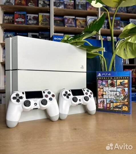 Sony PlayStation 4 2 Джоя + Новый диск GTA5