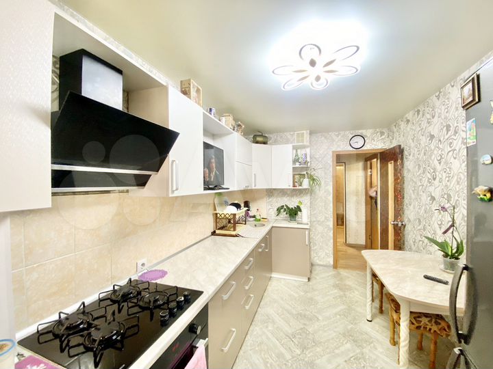 2-к. квартира, 64 м², 1/10 эт.