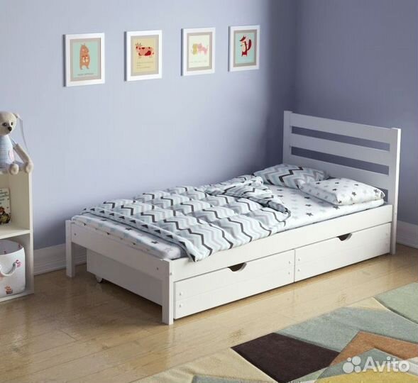 Односпальная кровать из массива