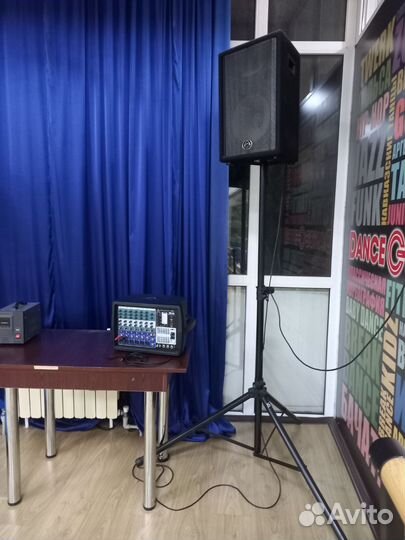 2 концертные колонки на стойках, микшер, микрофон