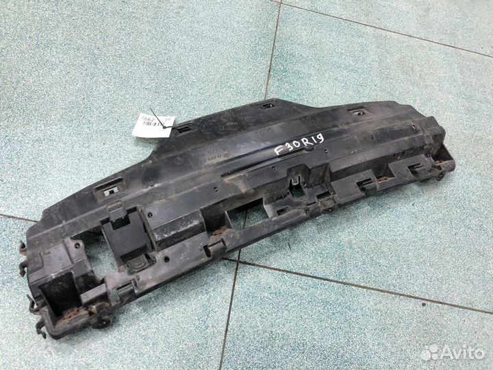 Направляющая бампера задн. BMW F30