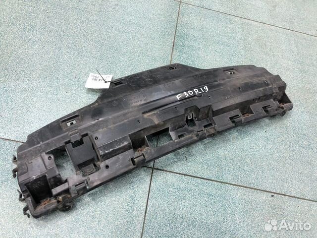 Направляющая бампера задн. BMW F30