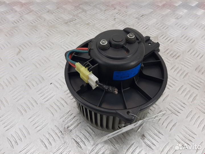 Моторчик печки Mitsubishi Carisma рест. 2003