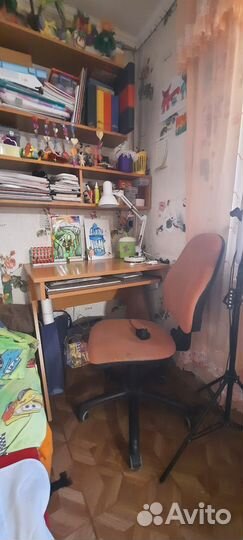 Письменный стол и кресло