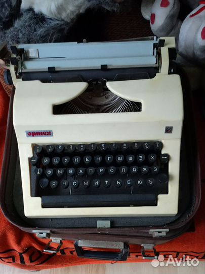 Пишущая печатная машинка Oртех