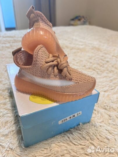 Кроссовки изи