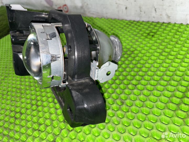 Линза фары левая Cadillac Escalade GMT900