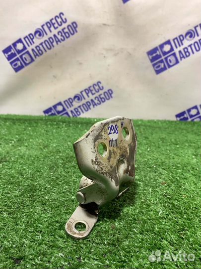 Петля двери задняя правая Kia Sorento внедорожник