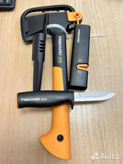 Топор Fiskars x7 с ножом K40 и точилкой