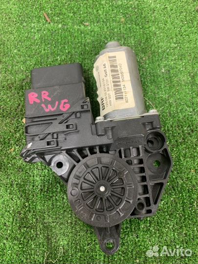 Моторчик стеклоподьемника задний правый Volkswagen