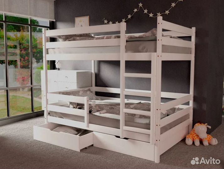 Кровать детская из массива