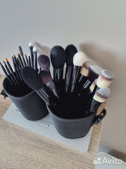 Новый набор кистей manly в тубусе