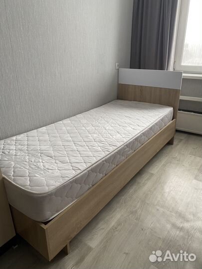 Кровать с матрасом