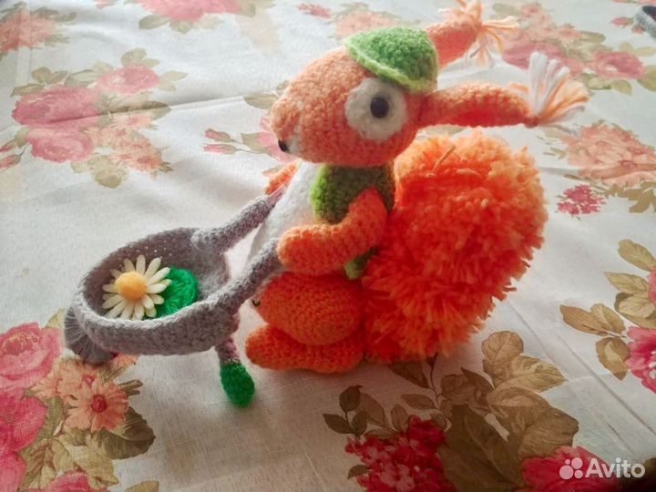 Вязаная белочка