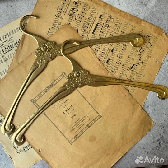 Вешалки (плечики) латунные. Италия