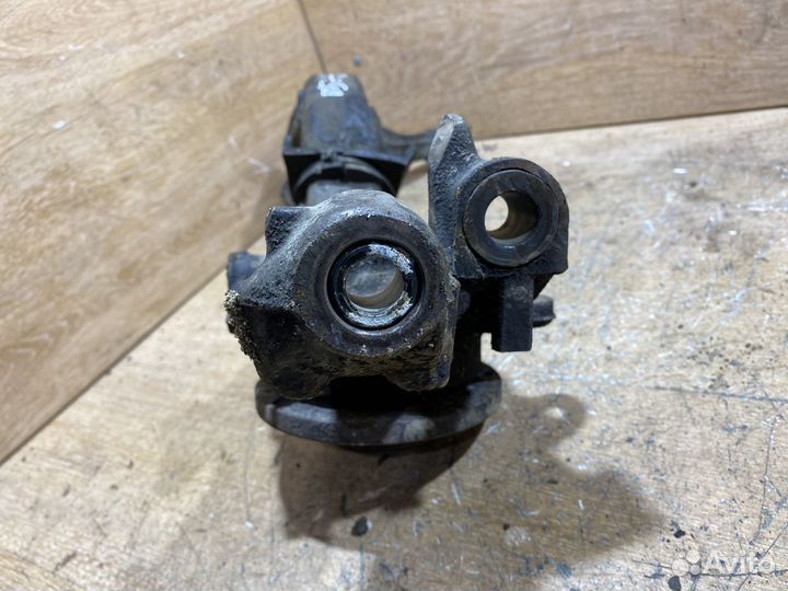 Поворотный кулак передний правый VW Passat B5 X92