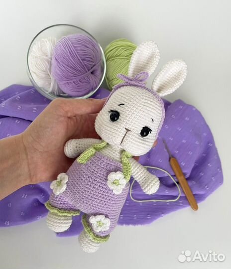 Вязаная игрушка зайка ручная работа