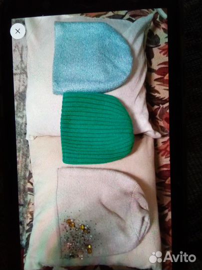 Женские вещи пакетом(шапки)