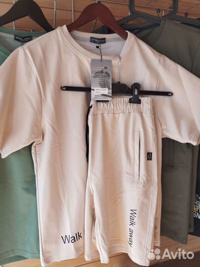 Мужской спортивный костюм