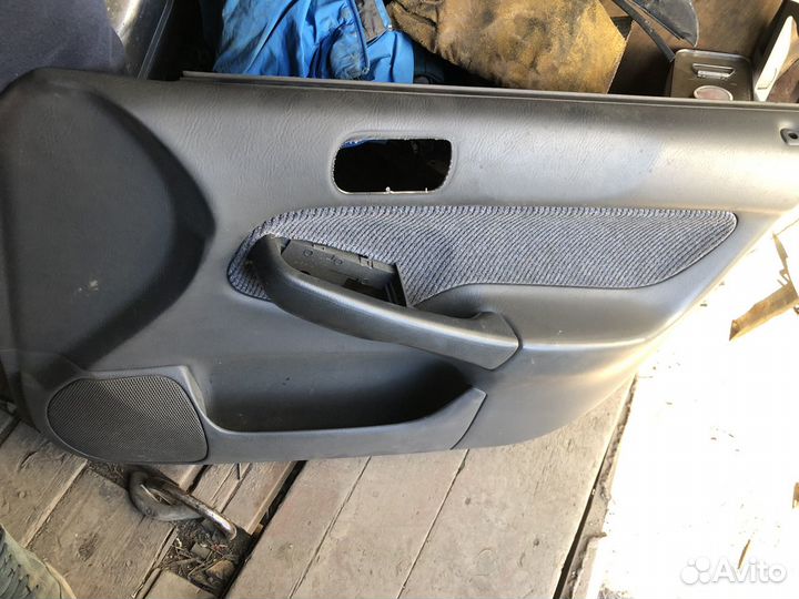 Обшивка двери Honda Civic ferio EK3 водительская