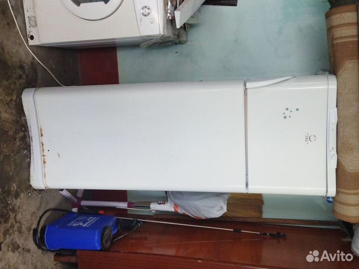 Холодильник indesit