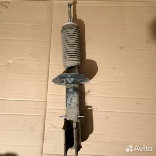 Стойка переднего колеса Fiat Albea