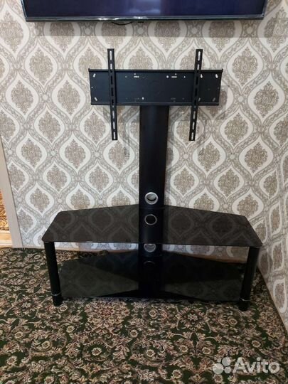 Стойка под тв с стеклянной полкой