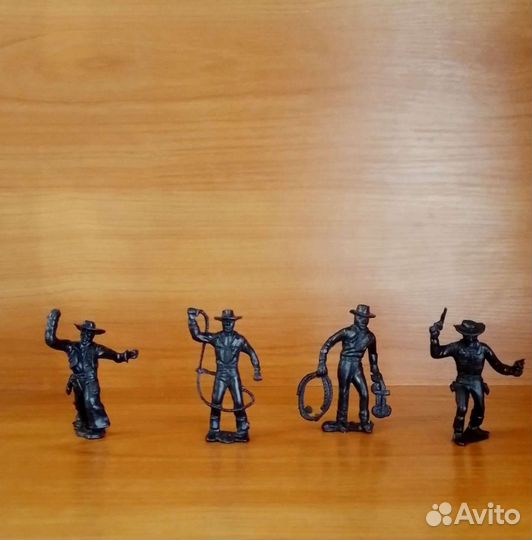 Фигурки Ковбоев из 90-х годов
