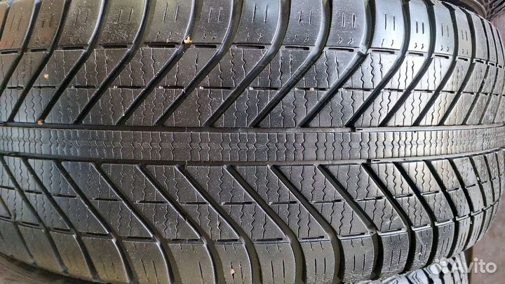 Goodyear Vector 4Seasons SUV 235/55 R17 99V