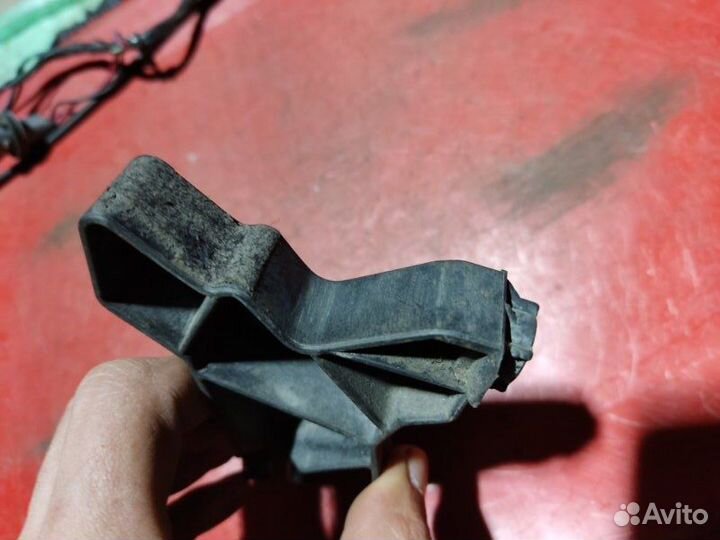 Кронштейн жабо Audi A6 седан 2.6I 1996