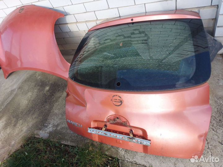 Крышка багажника Nissan March k12. /Micra