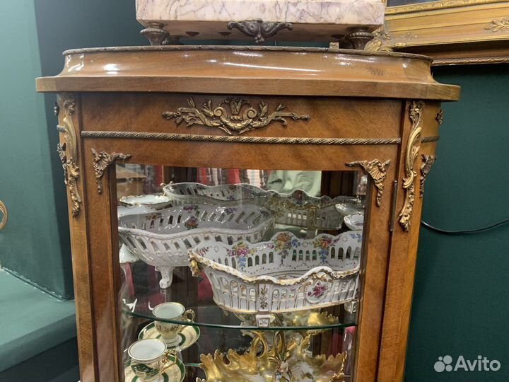 Антикварная Витрина