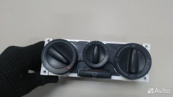 Переключатель отопителя Volkswagen Polo, 1999