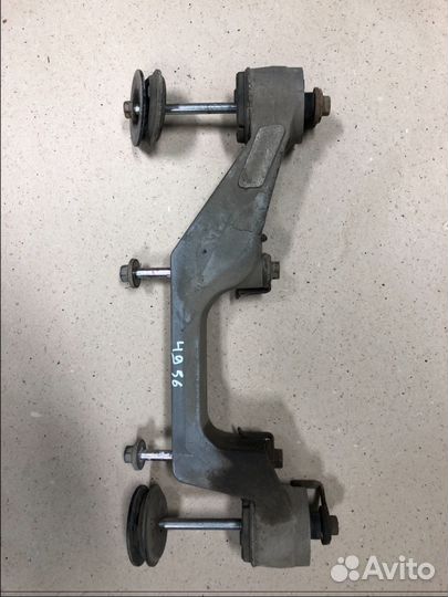 Кронштейн редуктора Lexus RX 350/450H 2009-2015