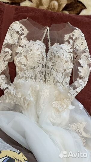 Свадебное платье со шлейфом