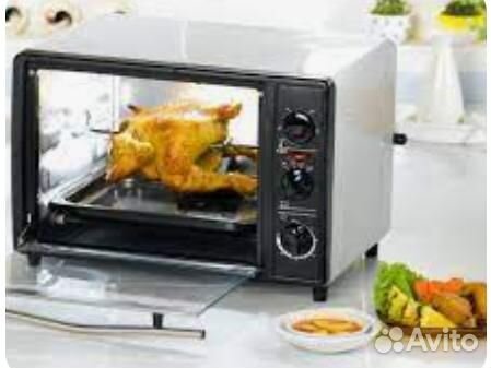 Кухонный работник разогрев блюд для Самокат