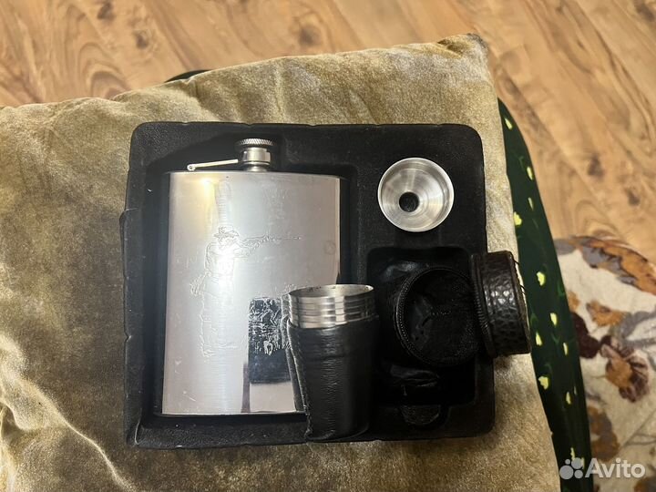 Фляга с рюмками