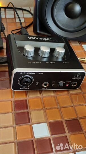 Звуковая карта behringer um2
