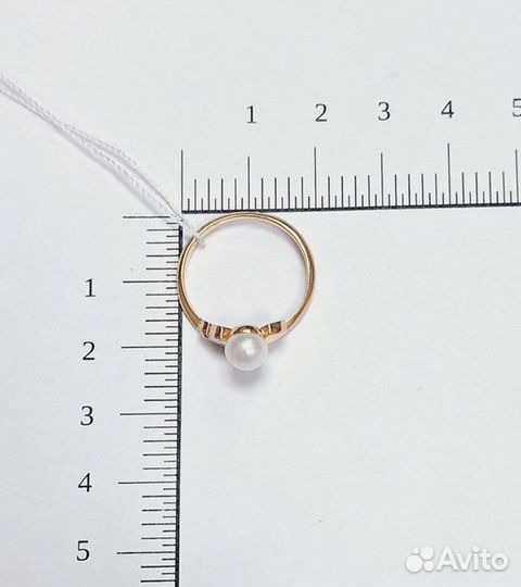 Кольцо с синтетическим камнем Золото