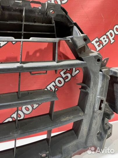 Кронштейн решетки радиатора Audi Q7 4M 2015-Н.в