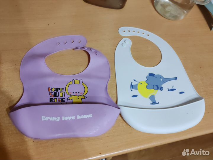 Нагрудник силиконовый с кармашком