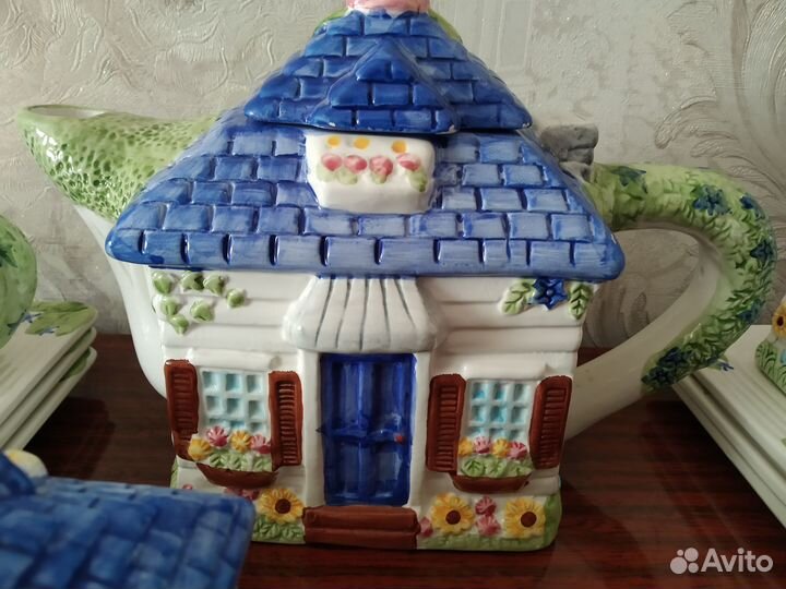 Наборы посуды и сервизы