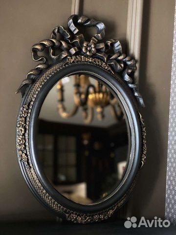 Зеркало в винтажном стиле в овальном багете