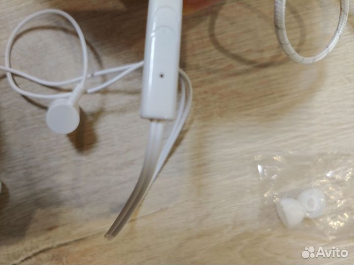 Проводные наушники