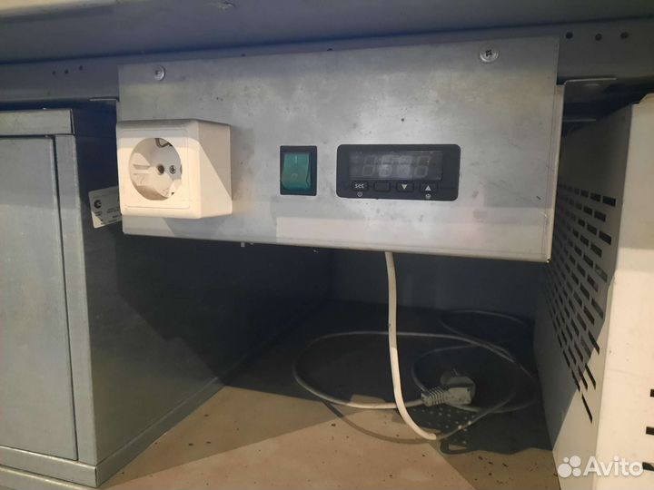 Стол с охлаждаемой поверхностью из нержавейки