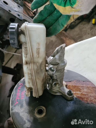 Главный тормозной цилиндр Renault Fluence седан