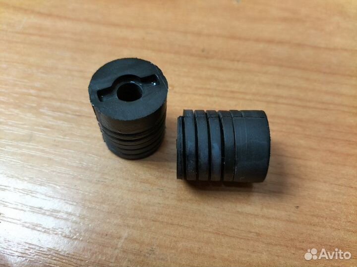 Отбойник (демпфер) капота Toyota Crown GS171 2007