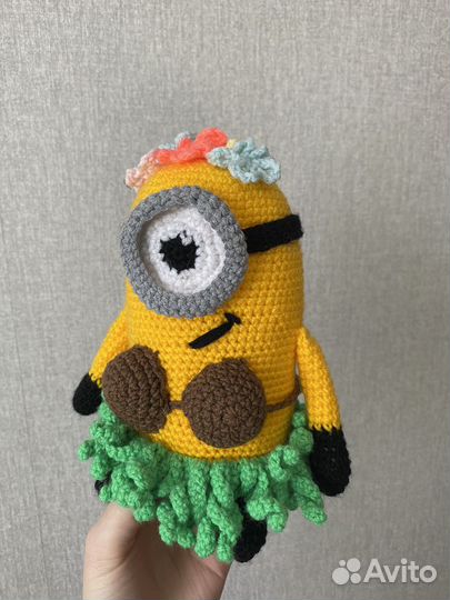 Вязаный гавайский миньон